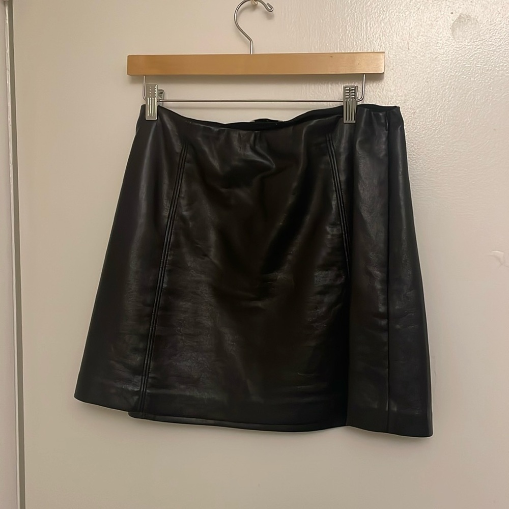 Aritzia faux leather miniskirt babaton size 12